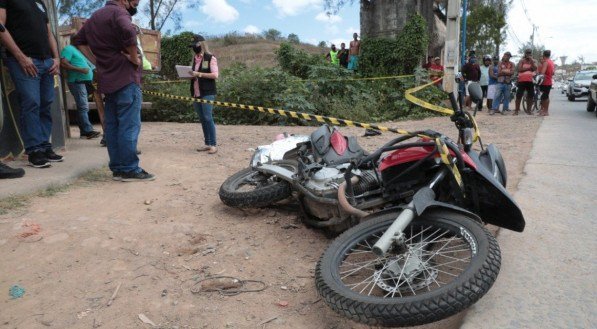 Equipes do Instituto de Criminal&iacute;stica foram acionadas para investigar as causas do acidente