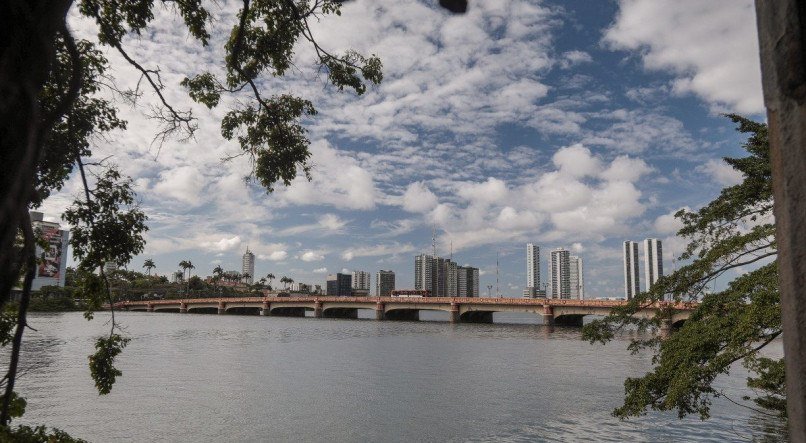 Nesta sexta (9), a meteorologia indica tempo parcialmente nublado sem chuva no per&iacute;odo da noite em toda a Regi&atilde;o Metropolitana do Recife