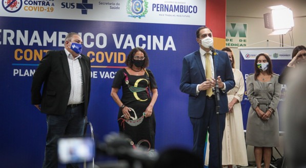 PE - Vacina - Pandemia CIDAES - Inicio da campanha de vacina&ccedil;&atilde;o contra covid-19 em Recife acontece no Hospital Oswaldo Crus. FOTO: Felipe Ribeiro/JC IMAGEM