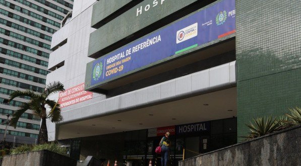 MPPE dá 48 horas para Secretaria de Saúde explicar vacinação de arquiteta no Recife