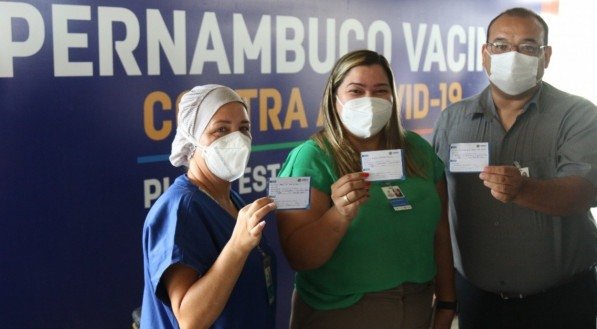 Vacina&ccedil;&atilde;o no Hospital de Refer&ecirc;ncia Unidade Boa Viagem Covid-19, antigo Alfa, localizado no bairro de Boa Viagem, na Zona Sul