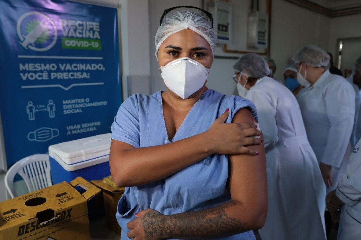 Veja imagens do início da campanha de vacinação do Recife ...