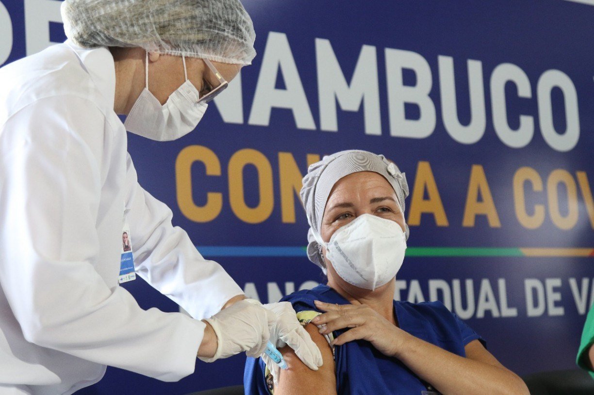 Veja imagens do início da campanha de vacinação do Recife ...