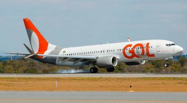 Em Curitiba, monomotor que transportava vacinas contra a covid-19 entra em rota de colisão com avião da Gol