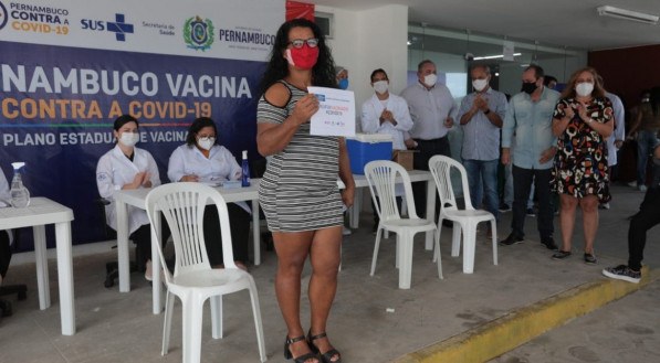 In&iacute;cio da vacina&ccedil;&atilde;o em Olinda, no Grande Recife