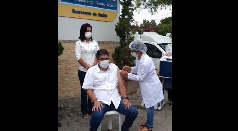 Vice-prefeito de Sair&eacute;, Dr. Marc&iacute;lio, foi vacinado contra a covid-19