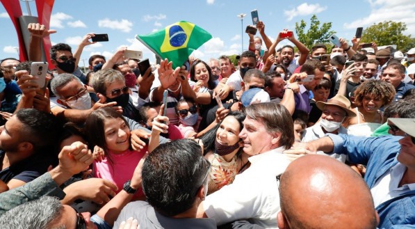 Bolsonaro ap&oacute;s entrega de obra em Coribe, na Bahia