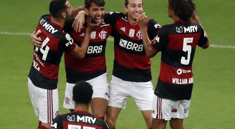Flamengo ainda disputa o t&iacute;tulo, enquanto o Sport luta para se afastar da zona de rebaixamento