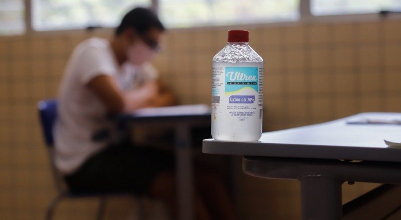 Salas de aplica&ccedil;&atilde;o das provas ter&atilde;o &aacute;lcool para limpeza das m&atilde;os