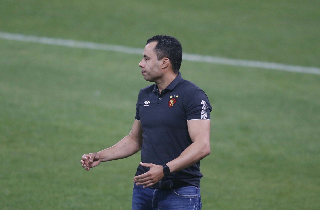 Chateado, técnico do Sport afirma: