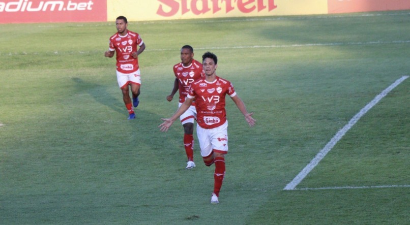 Henan marcou dois gols na goleada do Vila Nova