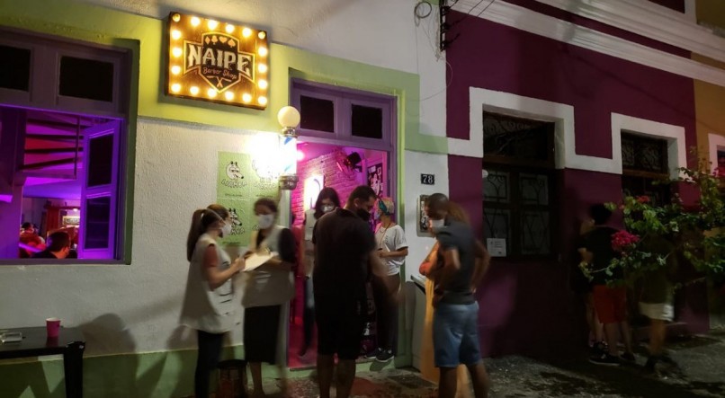 O Liamba/Naipe fica no bairro das Gra&ccedil;as, no Recife. Durante o dia, o local funciona como uma barbearia, &agrave; noite, como um bar