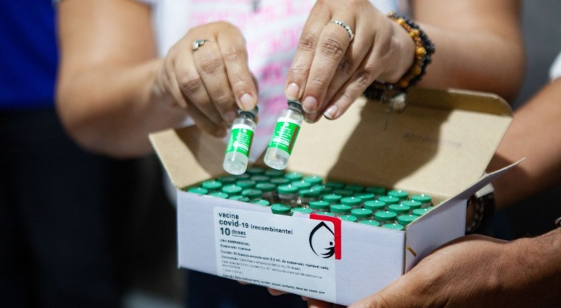 Pernambuco recebeu, no domingo (25), 84 mil doses da vacina AztraZeneca/Oxford, que ser&atilde;o usadas para imunizar idosos a partir de 85 anos