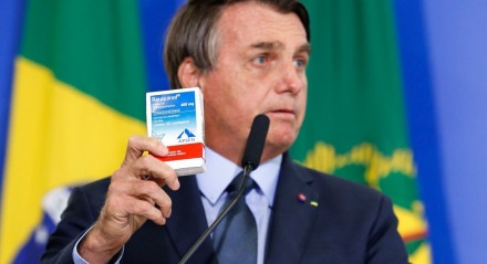 Governo Bolsonaro defende uso de cloroquina para o tratamento da covid-19
