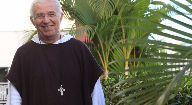 Padre Airton est&aacute; em UTI Cardiol&oacute;gica