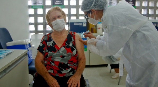 Em Pernambuco, mais de 63 mil j&aacute; foram imunizados