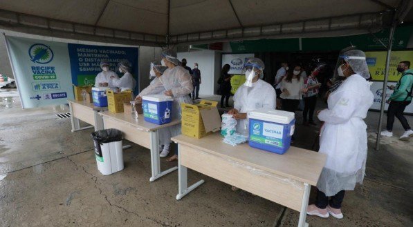 A vacinação para idosos com mais de 85 anos começa nesta quarta-feira (27) em todo o Estado