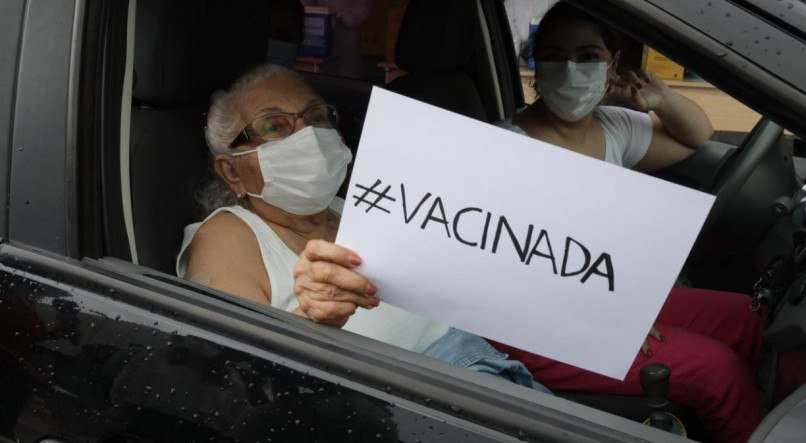 A campanha &eacute; feita com as 84 mil doses da AstraZeneca/Oxford recebidas nesse domingo (24)