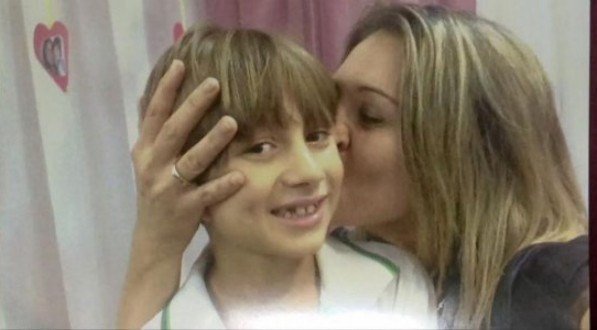 Carlinhos e sua m&atilde;e, Claudia Boudoux

