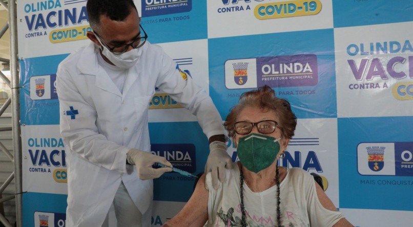 Vacina&ccedil;&atilde;o de idosos em Olinda