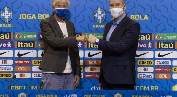 De contrato renovado, Pia convoca seleção para torneio nos Estados Unidos