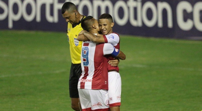 Gol de Erick no jogo de futebol entre os times do N&aacute;utico e CSA v&aacute;lido pelo campeonato brasileiro da s&eacute;rie B. Partida realizada no est&aacute;dio dos Aflitos, em Recife (PE), nesta sexta-feira  (29). 