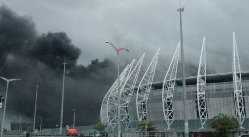 SEM FERIDOS Bombeiros foram acionados para apagar as chamas no local