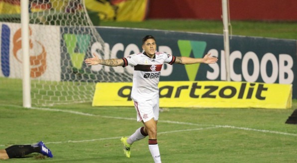 Comemora&ccedil;&atilde;o de Pedro, autor do terceiro gol do Flamengo em cima do Sport