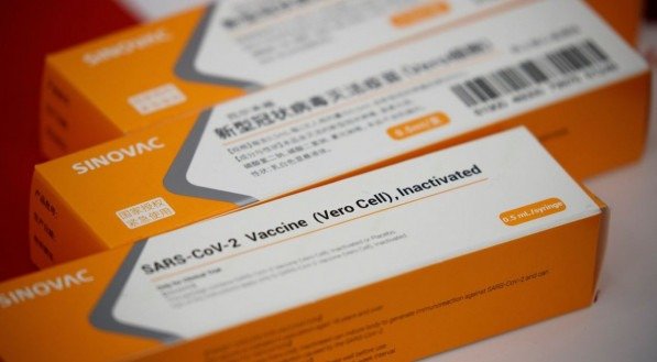 A previs&atilde;o &eacute; de que at&eacute; o fim de mar&ccedil;o o Governo de S&atilde;o Paulo e o instituto fa&ccedil;am o repasse de mais 21 milh&otilde;es de doses do imunizante para aplica&ccedil;&atilde;o por meio do Sistema &Uacute;nico de Sa&uacute;de (SUS)
