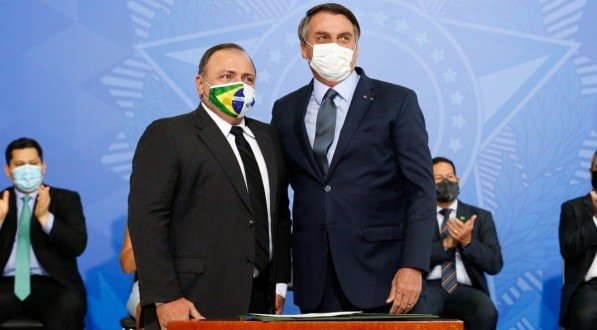 Bolsonaro diz que homenagem em Manaus prova 'trabalho bem feito' de Pazuello