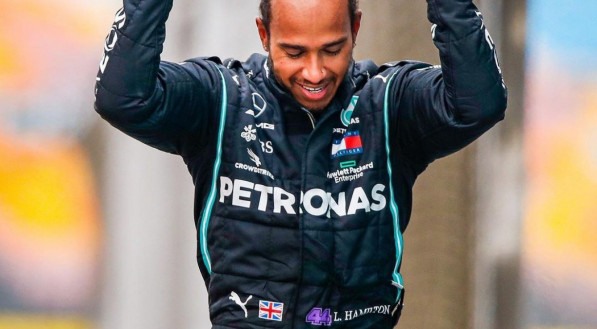 Lewis Hamilton, da Mercedes, &eacute; heptacampe&atilde;o mundial de F&oacute;rmula 1