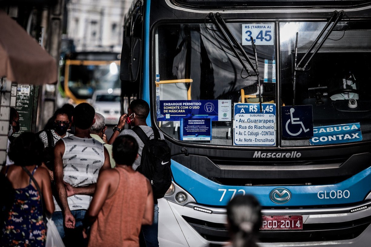 Retrospectiva 2021: passageiro foge do transporte público e crise faz setor mendigar ajuda