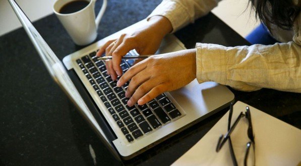 Empresa oferece emprego home office em todo o Brasil com salário e 20 mil milhas para viajar
