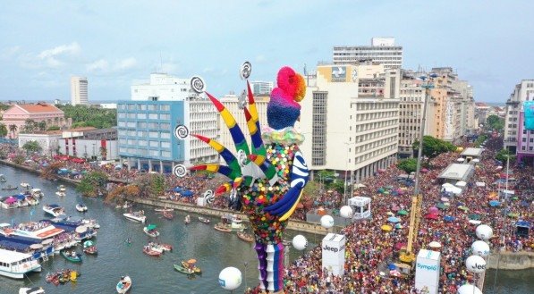  22-02-2020 - Vista a&eacute;rea do desfile do galo da Madrugada no Recife