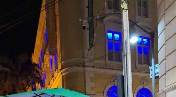 Sexta-feira de carnaval com ruas desertas no Recife Antigo