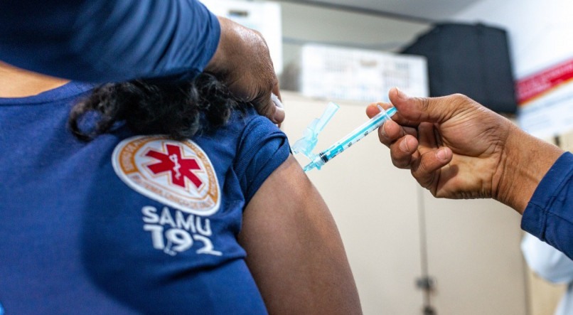 Profissionais do Samu receberam a primeira dose da vacina contra covid-19 entre os dias 25 e 27 de janeiro 