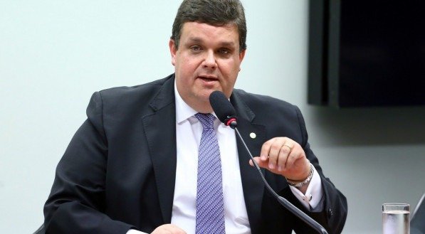 Wolney Queiroz (PDT) assume como ministro da Previdência, após demissão de Lupi