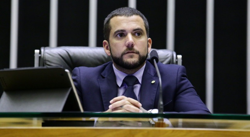 O deputado federal Carlos Jordy (PSL-RJ, foto) &eacute; da mesma ala do partido que Daniel Silveira (PSL-RJ), ambos s&atilde;o pr&oacute;ximos ao Pal&aacute;cio do Planalto
