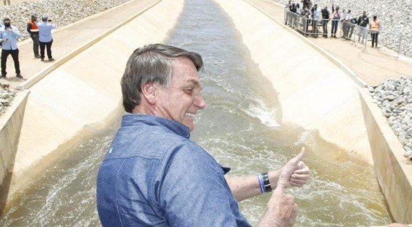 O v&iacute;deo que fala sobre Bolsonaro foi compartilhado no Twitter por diversos pol&iacute;ticos e artistas
