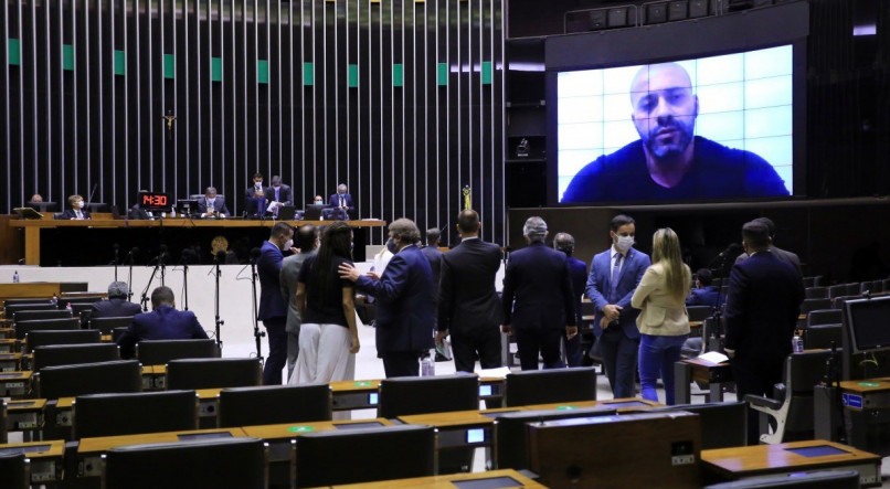 A defesa do deputado federal  Daniel Silveira já foi oficialmente notificada sobre a decisão de suspensão do mandato por seis meses