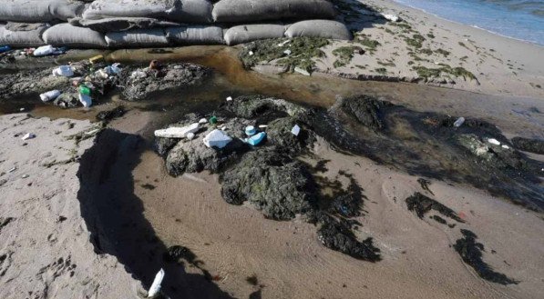 Mau cheiro impossibilita a perman&ecirc;ncia de banhistas na &aacute;rea