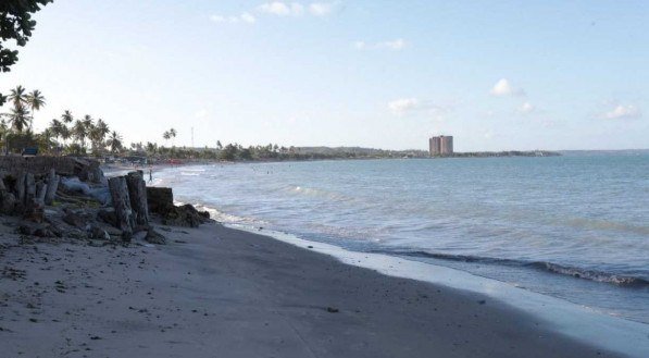 Praia de Concei&ccedil;&atilde;o, no munic&iacute;pio de Paulista, sofre com despejo de esgoto na &aacute;rea