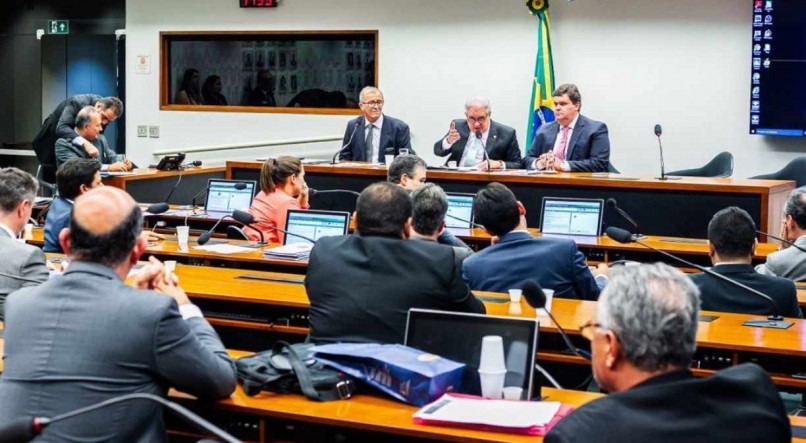 Bancada de Pernambuco na C&acirc;mara dos Deputados discute emendas para o Estado
