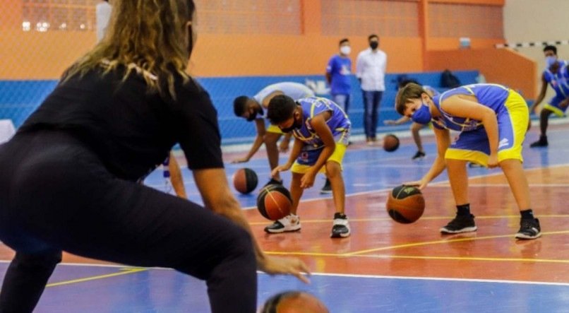 O projeto &eacute; voltado para crian&ccedil;as e adolescentes com idades entre 8 e 18 anos. 