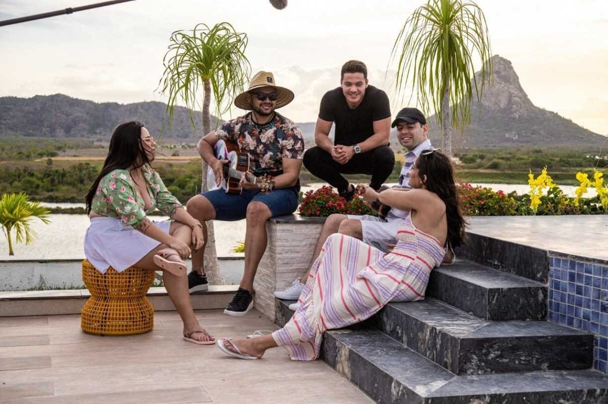 Wesley Safadão mostra como fazer um sucesso no reality 'Hit Estourado'