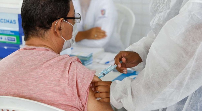 IMUNIZAÇÃO Recife agenda vacinação contra para pessoas a partir de 50 anos 