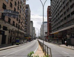 Família descobre por vizinha que imóvel seria leiloado e Justiça suspende leilão após atuação da Defensoria Pública