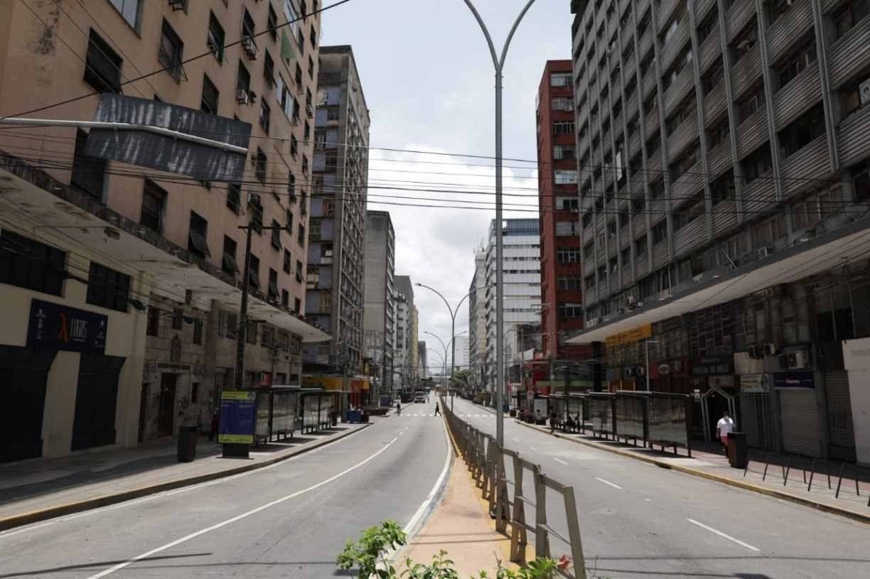 Fam&iacute;lia vive em im&oacute;vel na Avenida Conde da Boa Vista, centro do Recife, h&aacute; 12 anos