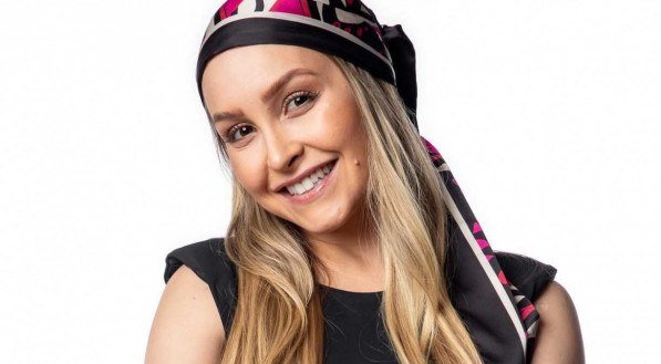 A atriz vai passar um tempo acompanhando o reality em um quarto secreto