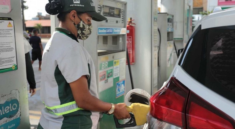 O governo do Estado reduziu alguns valores cobrados no diesel e na gasolina, mas a Petrobras aumentou o preço da gasolina e o do diesel para as distribuidoras